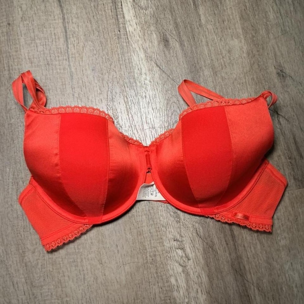 Red lace balconette bra with adjustable straps